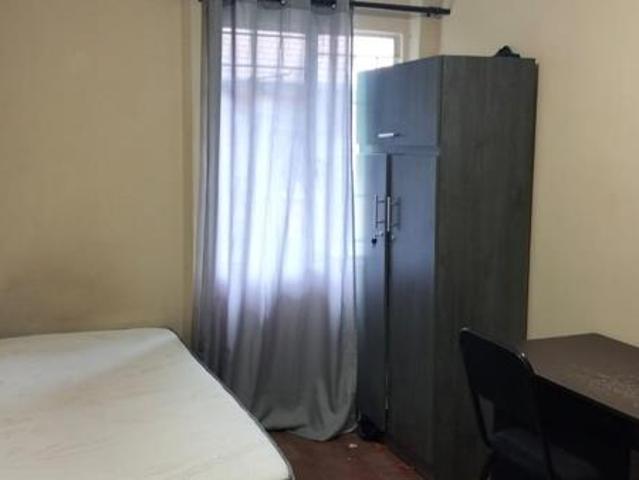 16 Bedroom House in Universitas