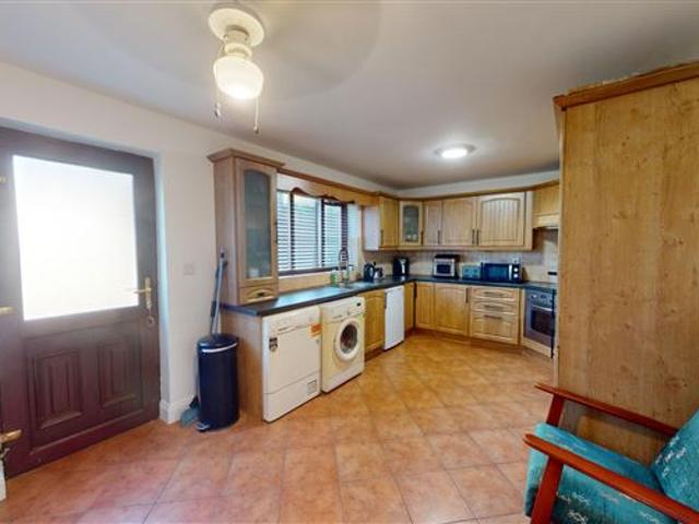 16 Belsize Court, Laurel Park, Galway City, Co. Galway DNG Maxwell Heaslip & Leonard 4853 MyHome. Ie Residential