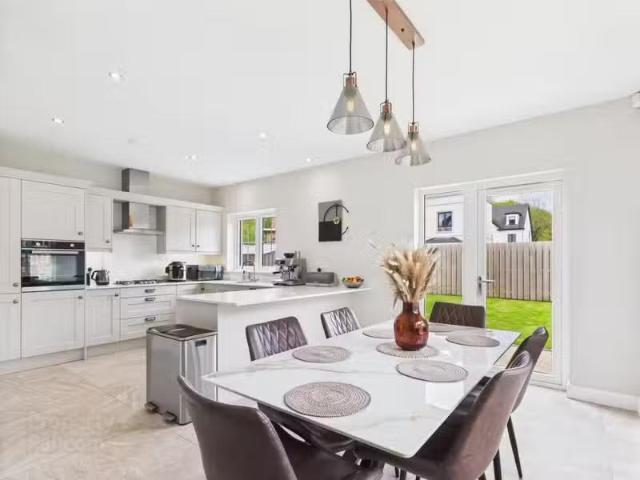 16 Castlehill Wood