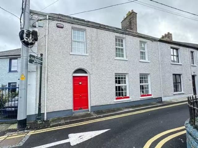 16 Court Devenish, Athlone, Co. Westmeath, N37EH31 is for sale