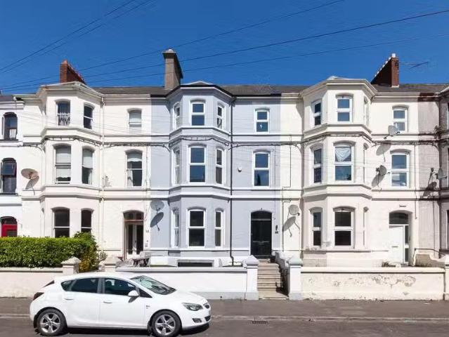 16 Curran Road