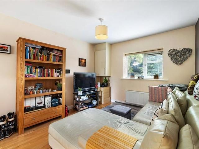16 Errigal House Eglinton Court Dublin 4