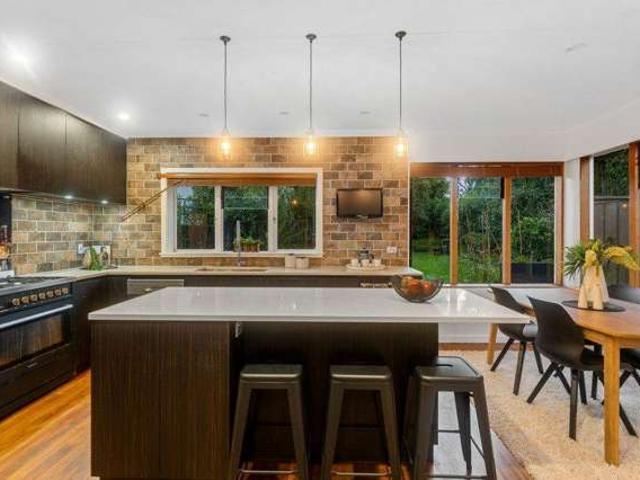16 Forrest Hill Road, Forrest Hill, North Shore City