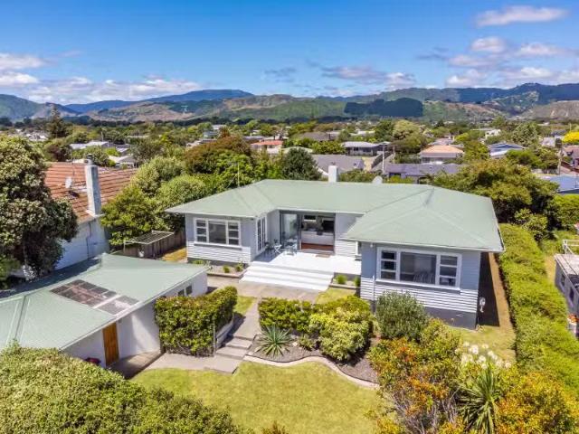 16 Francis Road, Paraparaumu Beach, Kapiti Coast