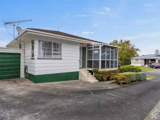 1/6 Honey Place, Weymouth, Manukau City
