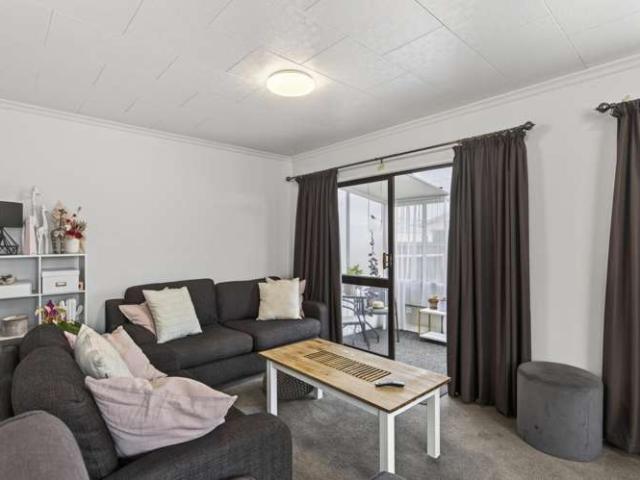 1/6 Hoyle Place, Westown, New Plymouth