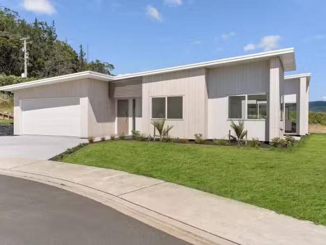 16 Ian Hopper Way, Pauanui, Thames Coromandel For Sale