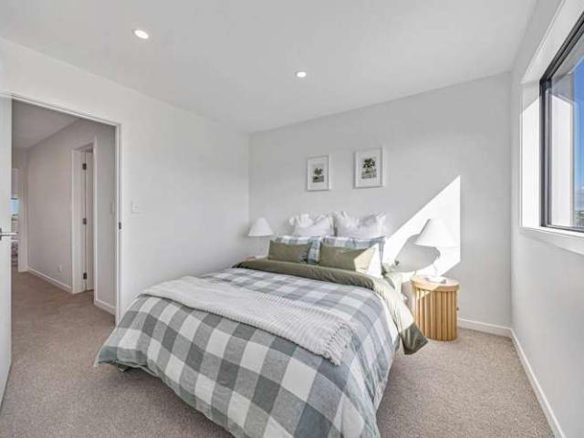 16 Kanapa Road, Albany, North Shore City
