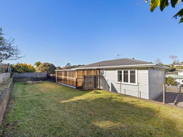 16 Kenmore Street, Westown, New Plymouth