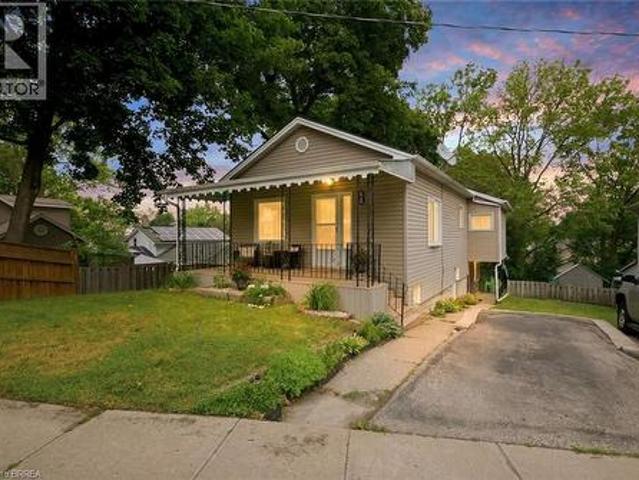 16 King Edward Street, Paris, ON, N3L 2G6 house for sale | Listing ID 40837 | Royal LePage