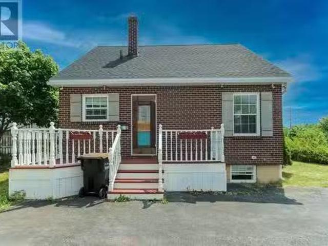 16 Mcnaughton Drive, St. Johns, NL, A1A 2E3 house for sale.