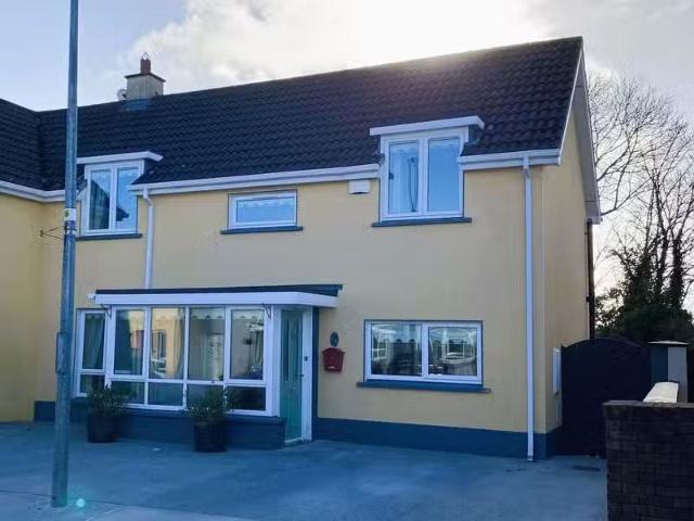16 Manor Grove, Mountmellick, Co. Laois, R32R6F8 is for sale