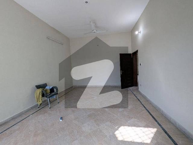 16 Marla 2 Bedroom's, Drawing Room, Upper Portion Available For Rent