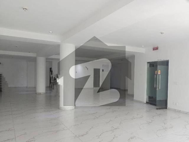 16 marla commercial floor with lift available