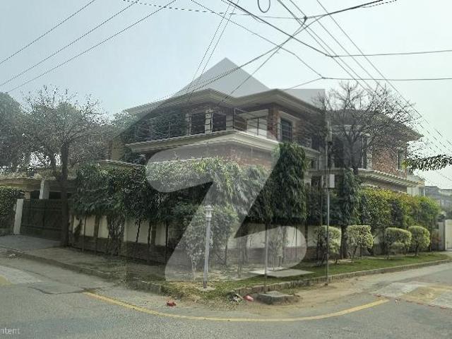 16 Marla corner house full basement Cavalry Ground