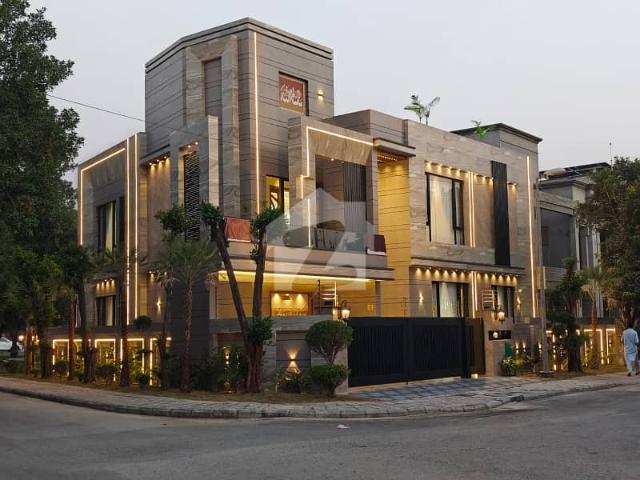 16 Marla Corner Luxurious Designer Owner Build Design Brand New House For Sale In Bahria Town Lahore