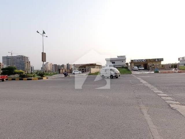 16 marla Residential Plot For Sale In The Perfect Location Of Mumtaz City Executive Enclave