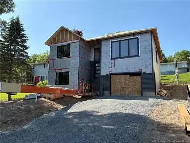 16 Mayflower St, Fredericton, NB, E3C 1L5 house for sale Li.