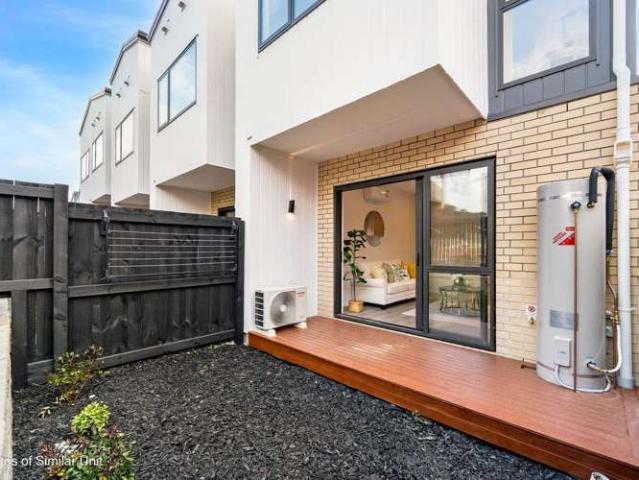 16 Papatahi Lane, Flat Bush, Manukau City
