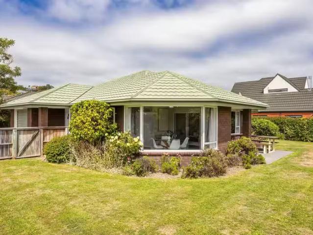 16 Penruddock Rise, Westmorland, NZ 8025 House for Sale