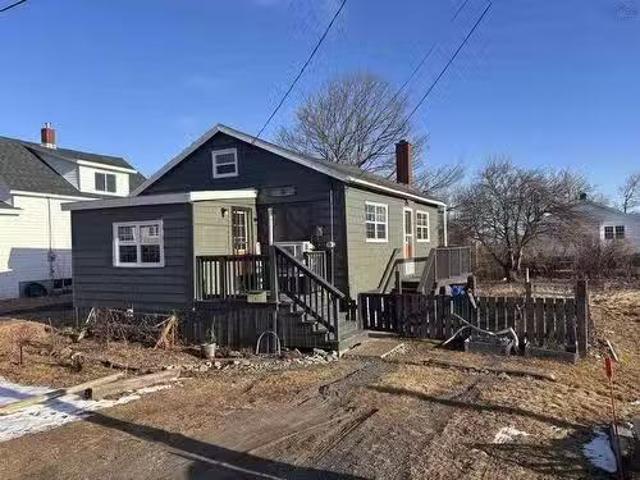 16 Queen Street, Scotchtown, NS, B1H 1E8 house for sale Lis.
