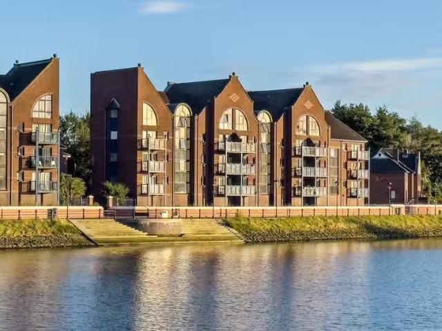 16 Ravenhill Reach