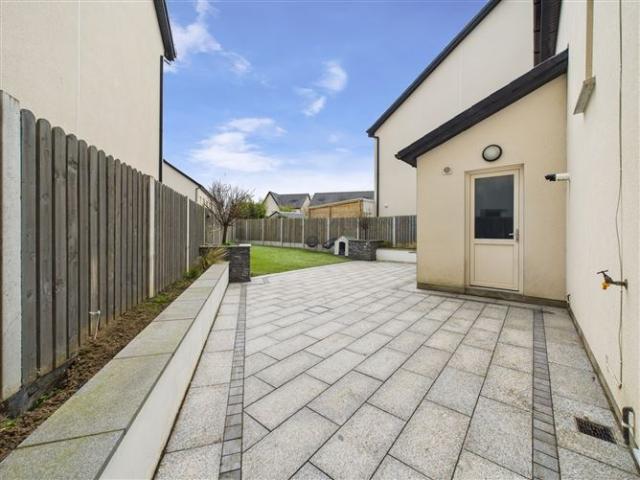 16 Shackleton Park, Lucan, Dublin RE/MAX Partners 4910 MyHome. Ie Residential