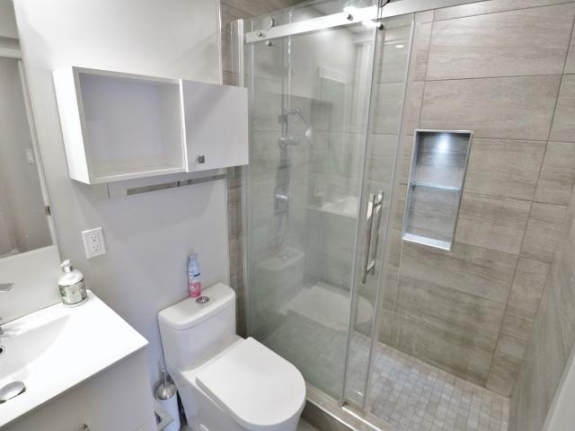 16 Sweetland Ave #3 1 Bedroom Apartment for Rent at 16 Sweetland Ave, Ottawa, ON K1N 7T6 Sandy Hill