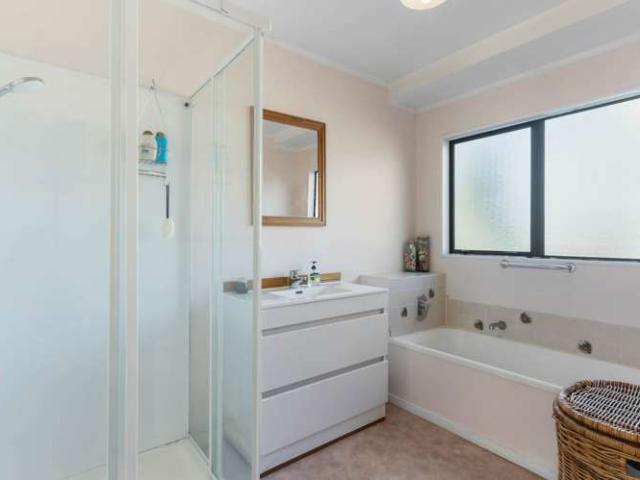 1/6 Surat Place, Glen Eden, Waitakere City
