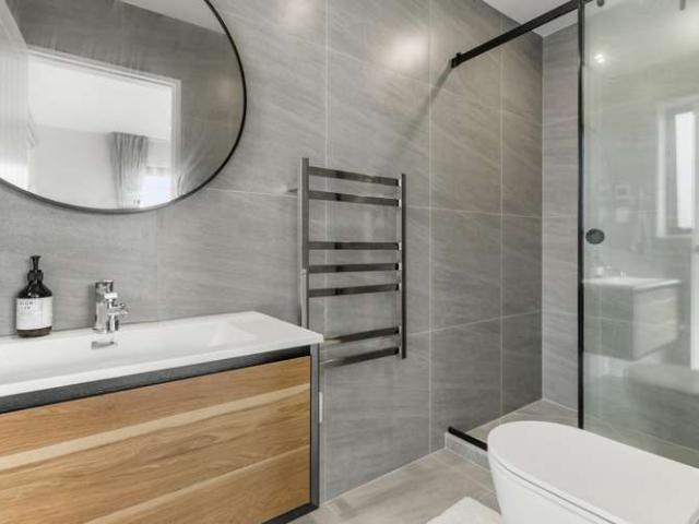 16A Elliott Avenue, Bayview, North Shore City