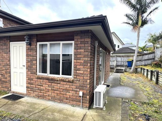 16a Vinewood Drive, Albany, North Shore City