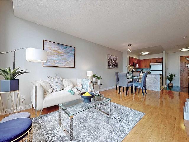 16th Ave And Yonge St. Luxury Condo. Renovated