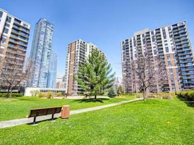 1704 1200 Rue St Jacques, Montréal Ville Marie, QC, H3C 0E9.