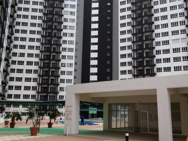1708 OUG Parklane 950sf Freehold