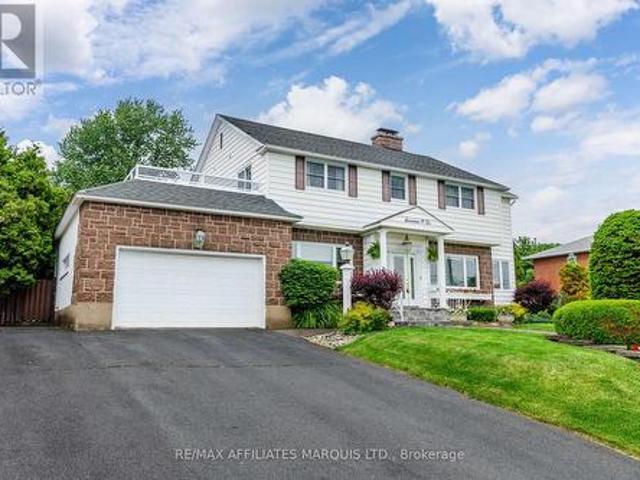 1702 Montreal Road, Cornwall, ON, K6H 1G1 house for sale | Listing ID X13436 | Royal LePage