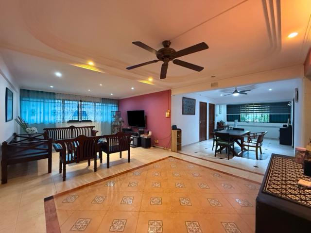 170 Bukit Batok West Avenue 8 HDB Apartment For Sale, $698,888, 3 Bed 2 Bath 1,442 sqft $485.00 psf