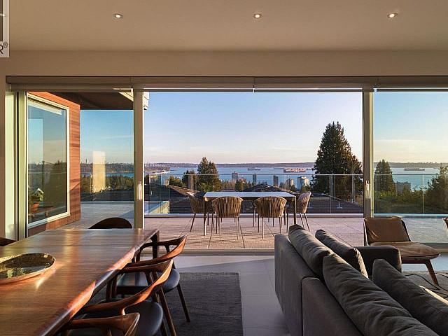 1715 22nd Street West Vancouver, British Columbia