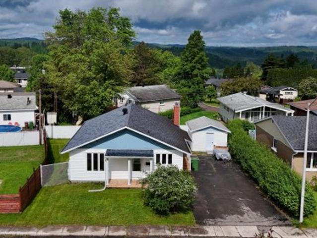 1716 Rue St François Xavier, Saguenay Jonquière, QC, G7X 4P3 house for sale | Listing ID 15426 | Royal LePage