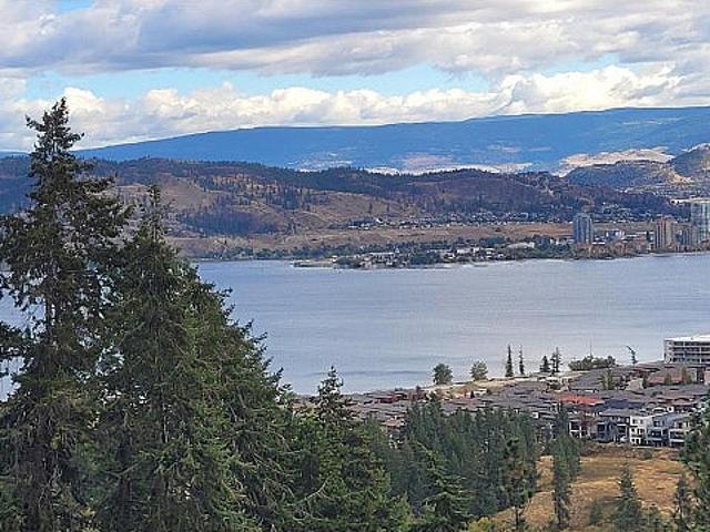 1712 Scott Crescent Unit# 35 West Kelowna, British Columbia
