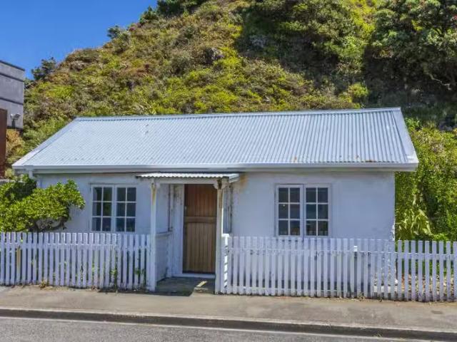 171 Breaker Bay Road, Breaker Bay, Wellington City