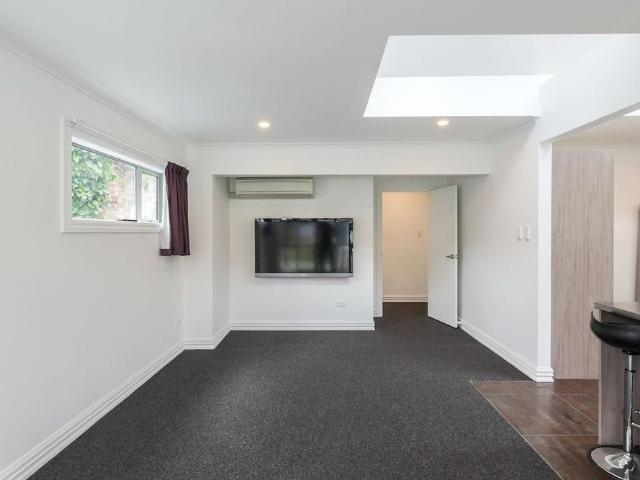 171 NORTH ROAD, NTH EAST VALLEY 7 BEDROOMS