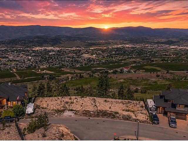 1726 Carnegie Street Kelowna, British Columbia