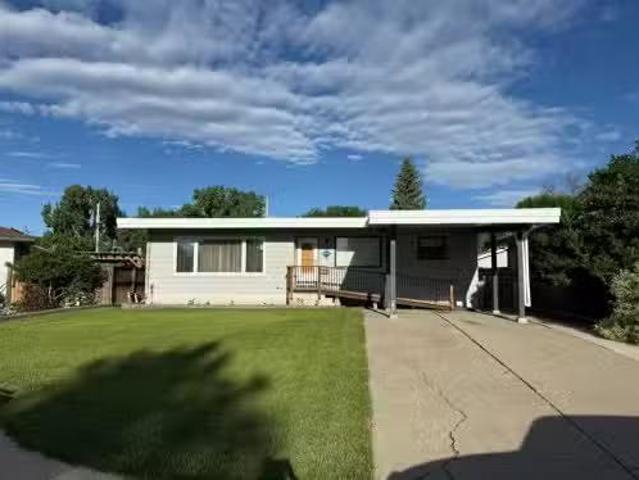 1722 21 Street South, Lethbridge, AB, T1K 2H7 house for sale.