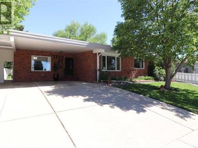 1723 Lakemount Boulevard S, Lethbridge, AB, T1K 3K5 house for sale | Listing ID A2303 | Royal LePage