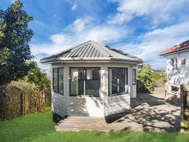 172A White Swan Road, Mt Roskill, Auckland City
