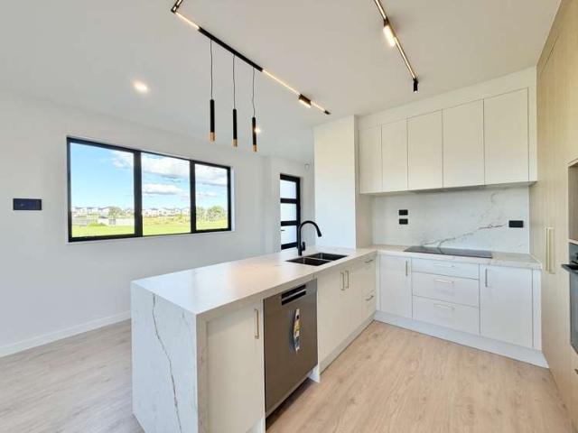 1/73 Te Taruna Drive, Milldale, Rodney