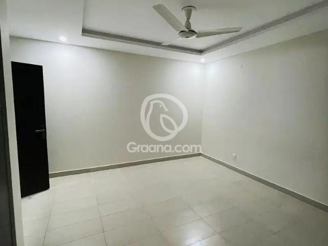 1750 Ft² Flat for Rent