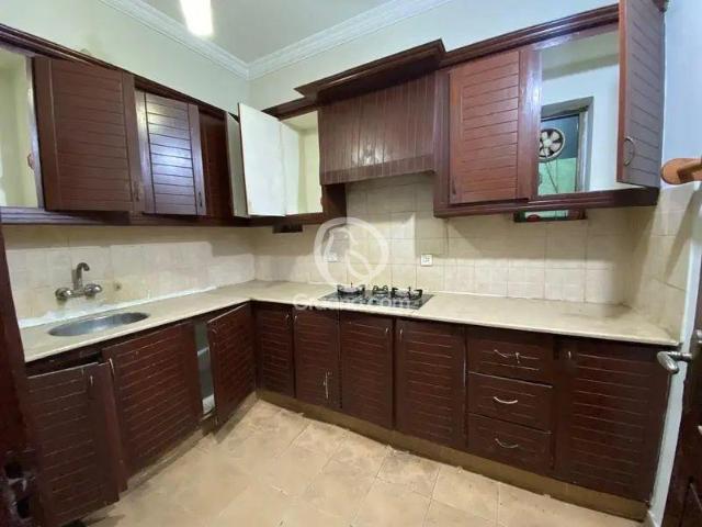 1750 Ft² Flat for Rent