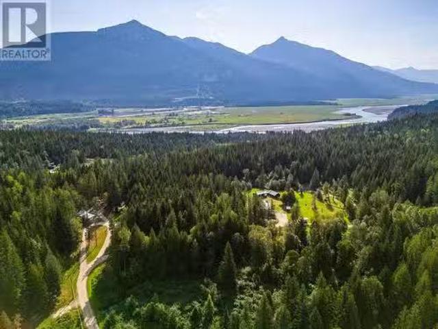 1750 Highway 23 South Highway S, Revelstoke, BC, V0E 2S0 hou.