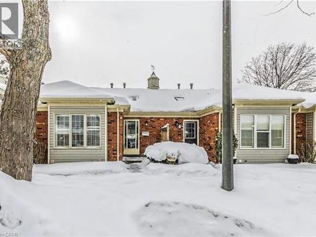 175 Fiddlers Green Road Unit# 9, Hamilton, ON, L9G 4X7 townhouse for sale | Listing ID 40803 | Royal LePage